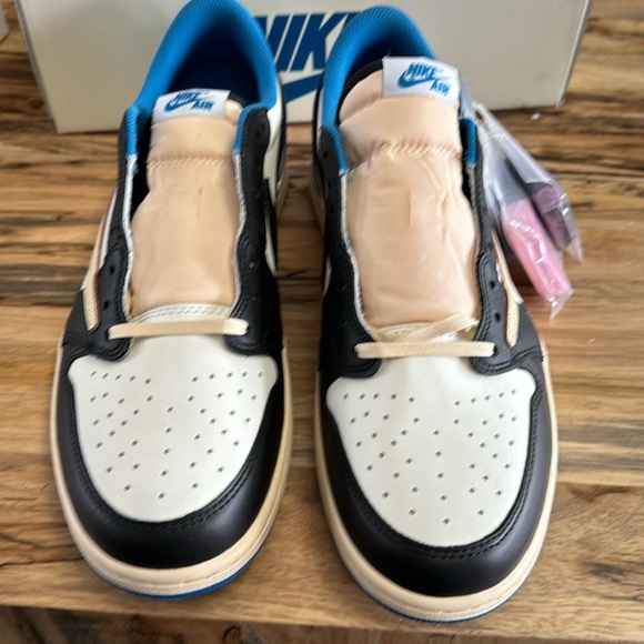 Jordan 1 Low Travis Scott Fragment ua 1/1 brand new in box with multiple laces - Picture 3 of 11